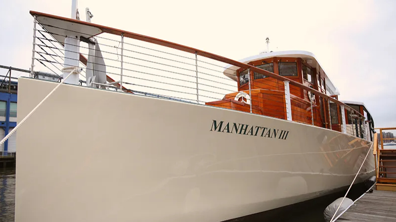 Manhattan III Bow Exterior